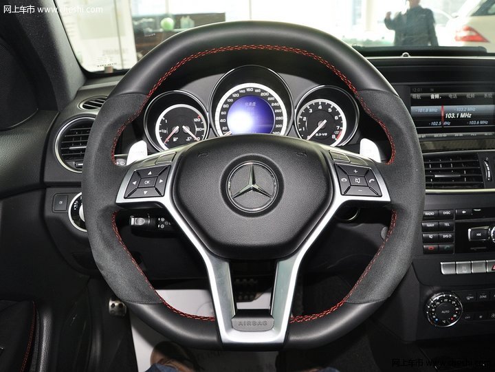 2012款 c63 black series中控方向盘