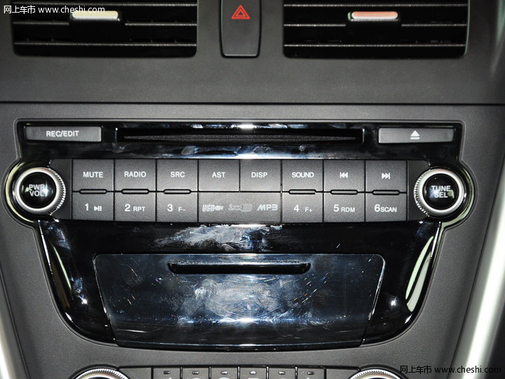 2013款 奔腾x80 2.0mt 豪华型中控方向盘