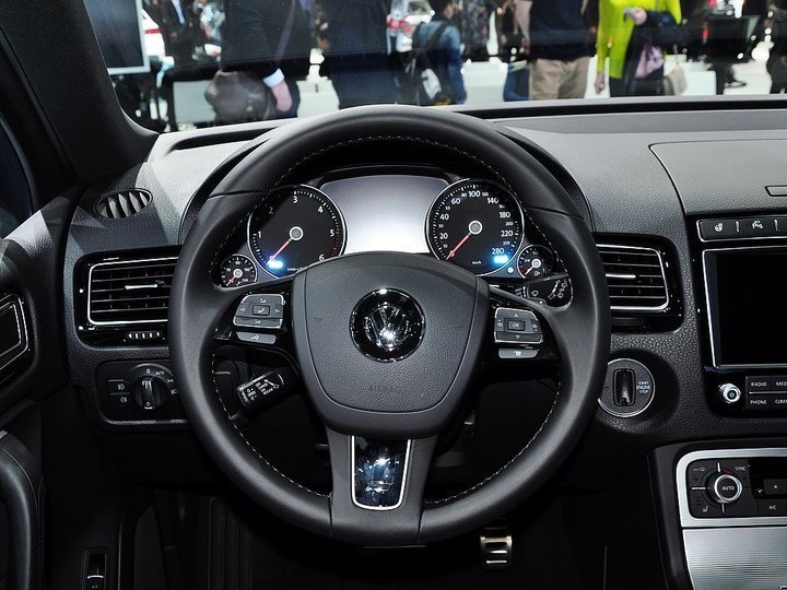 途锐中控方向盘图