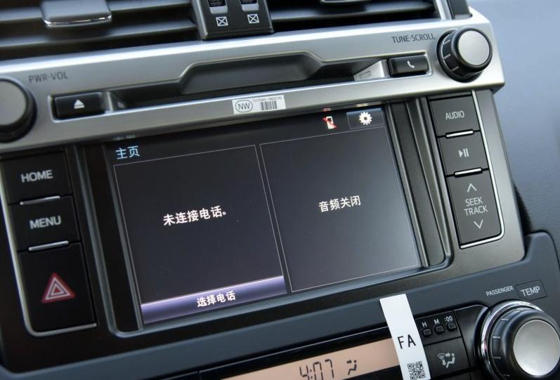 老款普拉多连接蓝牙,老款卡罗拉蓝牙连接 音量调节,车载蓝牙,行车电脑,定速巡航等功能都在在方向盘上进行操作.