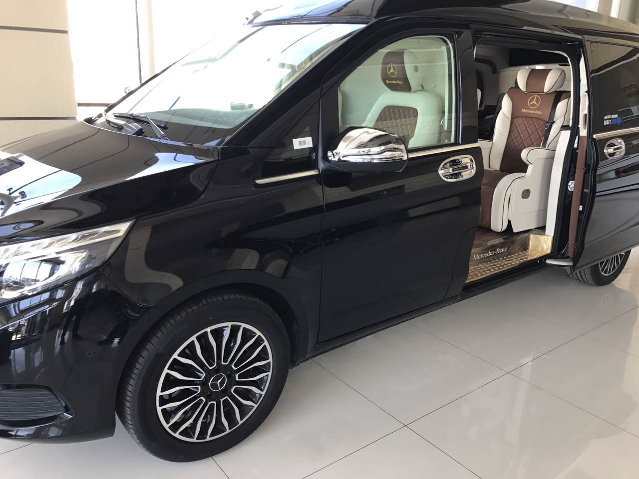 奔驰V260L尊贵加长版改装迈巴赫版热销