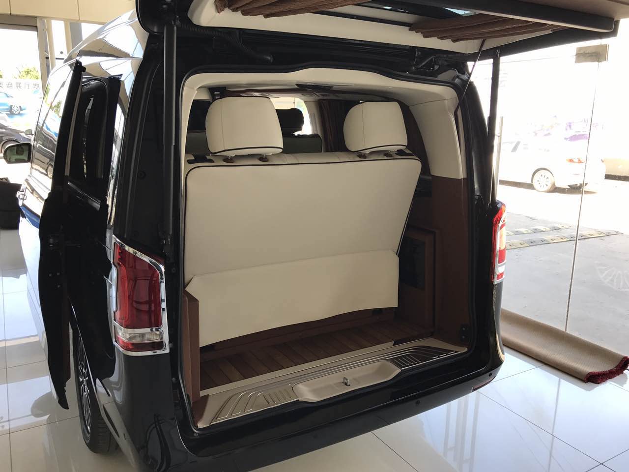 奔驰V260L尊贵加长版改装迈巴赫版热销