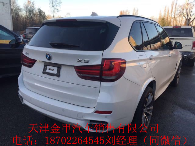 内饰方面:2017款宝马X5中控台给人优雅感觉的木质内饰和以及显示高清图片