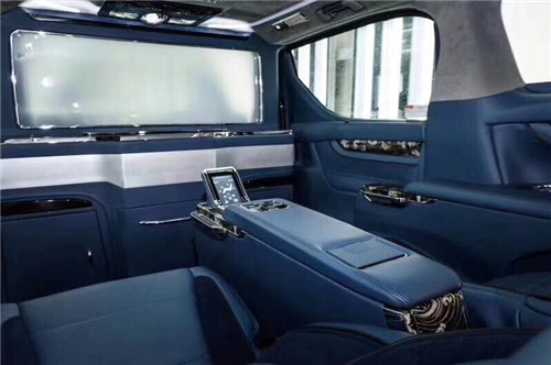 19款蒙娜丽莎和锦版现车上牌多少钱 四座