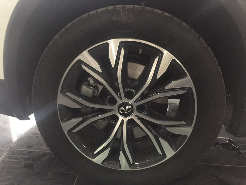 迪Qx30西安现车优惠多多_陕西天宝轩名车汇优