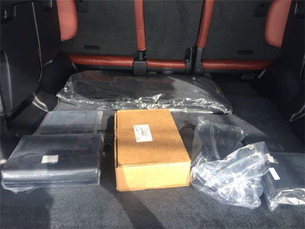 雷克萨斯LX570销售电话：13389982878刘经理