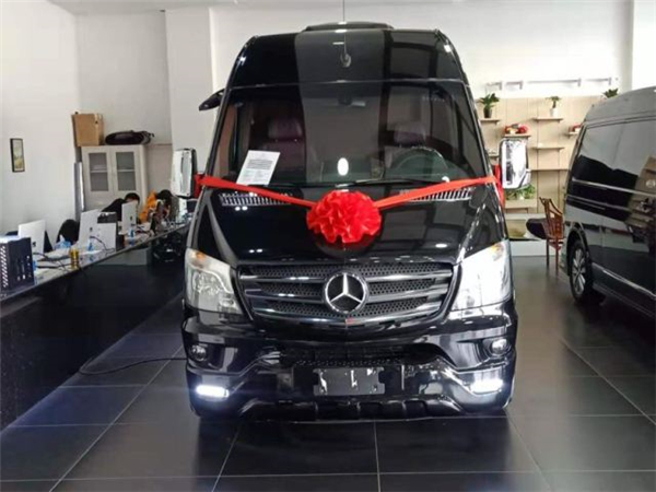 奔驰斯宾特商务房车销售电话：13389982878刘经理
