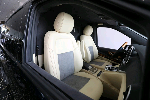 奔驰V250销售电话：13389982878刘经理