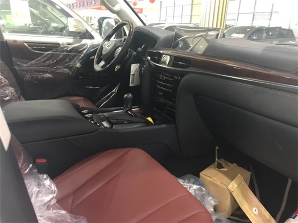 雷克萨斯LX570 7×24H销售热线：133-8998-2878刘经理（同微信）