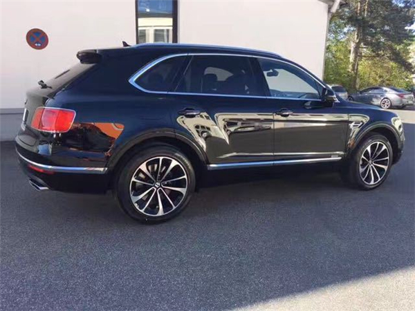 宾利添越七座销售电话：13389982878刘经理