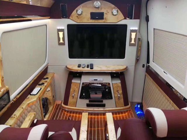 宾利斯宾特房车销售电话：13389982878刘经理