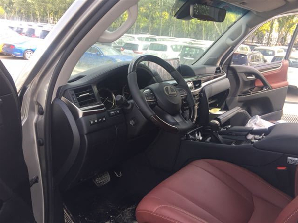 雷克萨斯LX570销售电话：13389982878刘经理