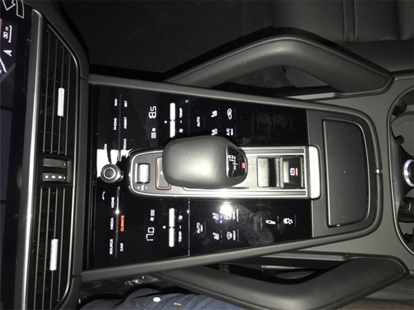 保时捷卡宴销售电话：13389982878刘经理