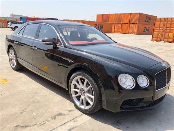 宾利飞驰V8S销售电话：13389982878刘经理