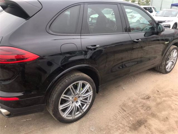 保时捷卡宴销售电话：13389982878刘经理