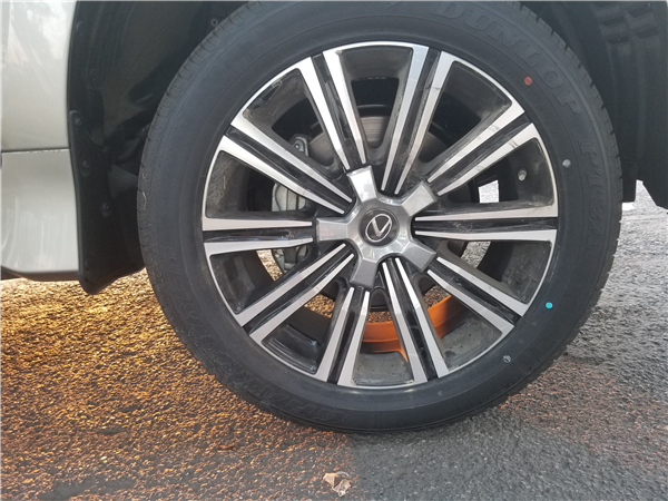 雷克萨斯LX570销售电话：13389982878刘经理