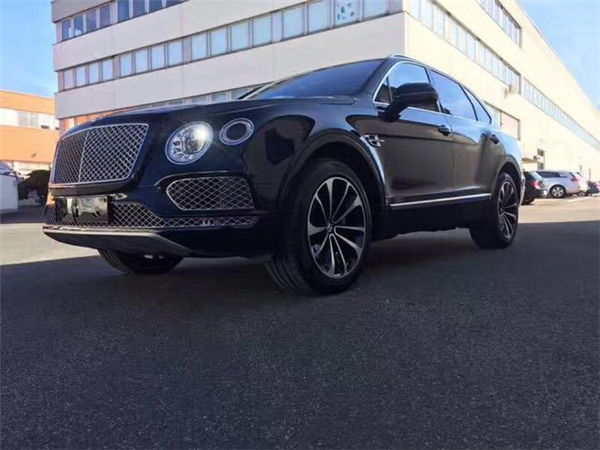 宾利添越七座销售电话：13389982878刘经理