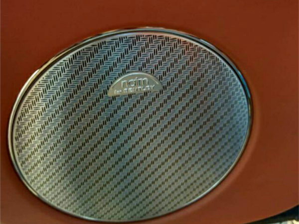 宾利添越销售电话：13389982878刘经理