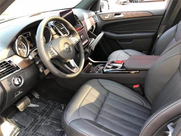 奔驰GLS450销售电话：13389982878刘经理