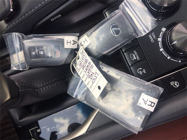 雷克萨斯LX570销售电话：13389982878刘经理