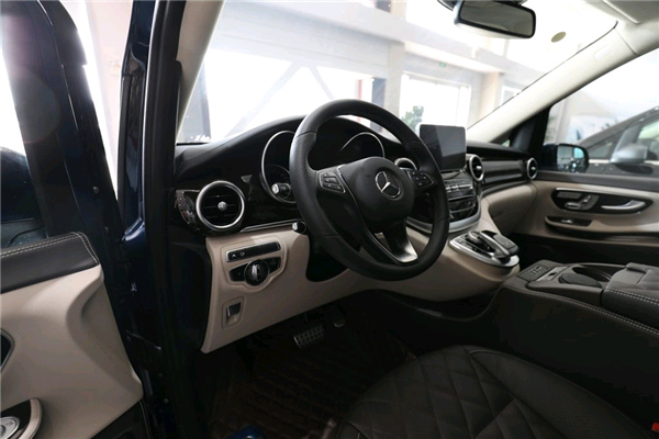 奔驰V250销售电话：13389982878刘经理