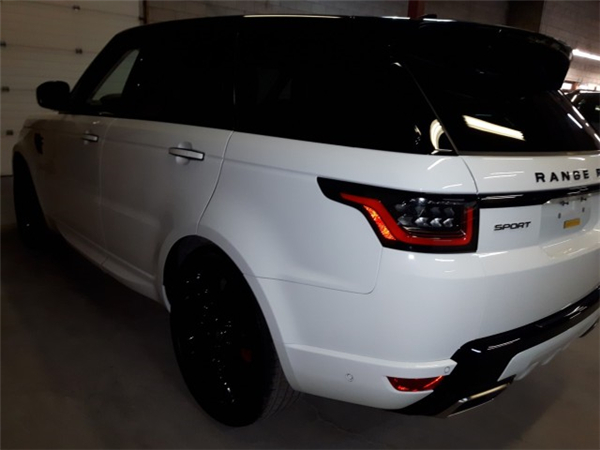 路虎揽胜运动销售热线:13389982878刘经理 160989ebc3d85bd8.jpg