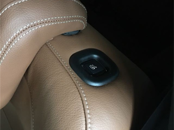 奔驰GLS450销售电话：13389982878刘经理