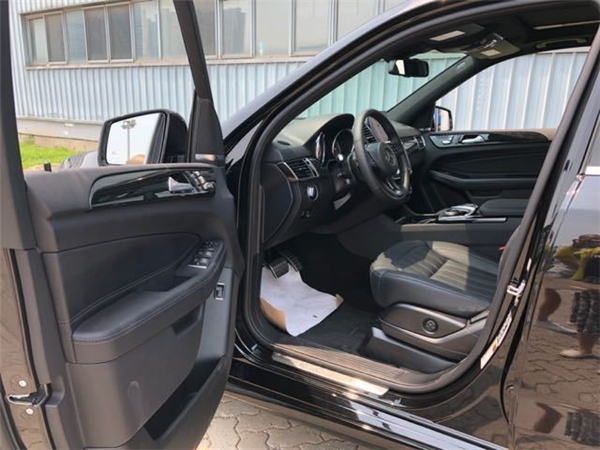 奔驰GLE400销售电话：13389982878刘经理