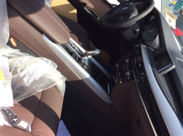 宝马X5柴油版销售电话：13389982878刘经理