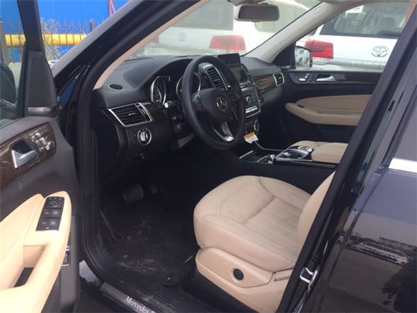 奔驰GLS450销售电话：13389982878刘经理