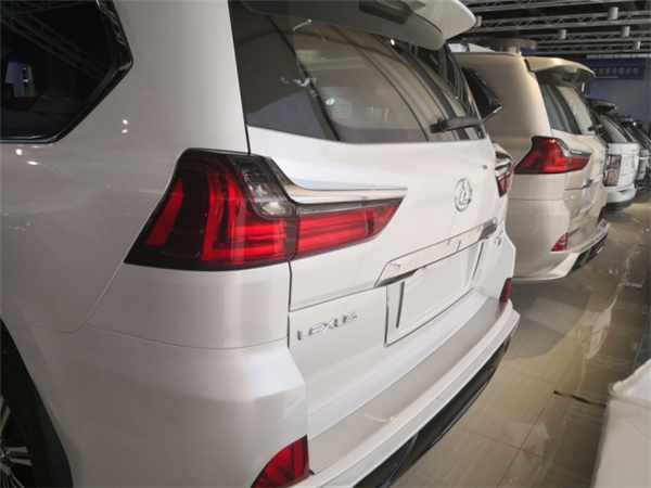 雷克萨斯LX570销售电话：13389982878刘经理