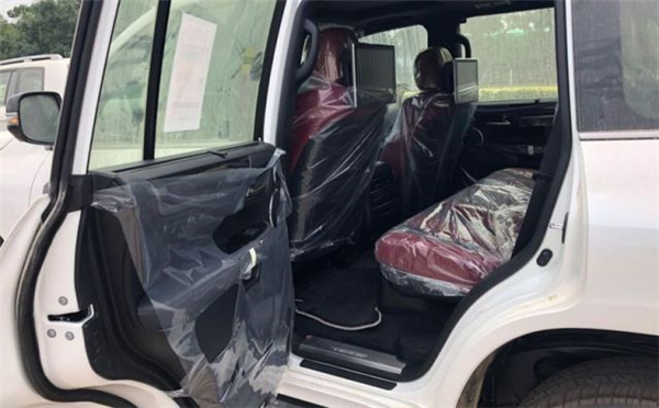 雷克萨斯LX570销售电话：13389982878刘经理