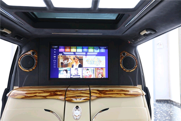 奔驰V250销售电话：13389982878刘经理