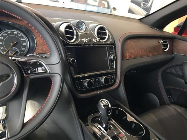 宾利添越销售电话：13389982878刘经理