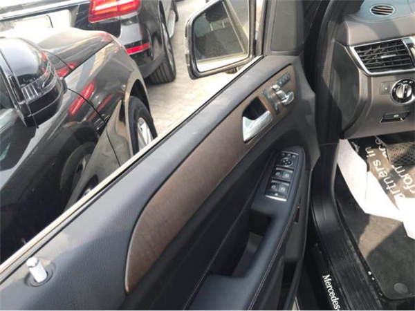 奔驰GLS450销售电话：13389982878刘经理