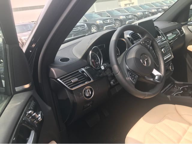 奔驰GLS450销售电话：13389982878刘经理