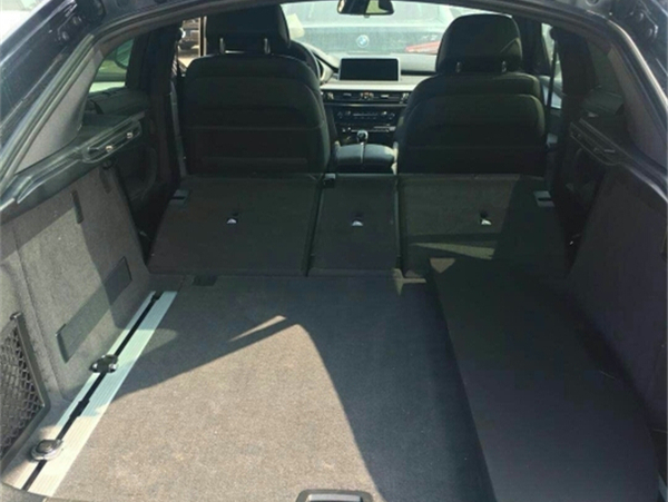 宝马X6销售电话：13389982878刘经理