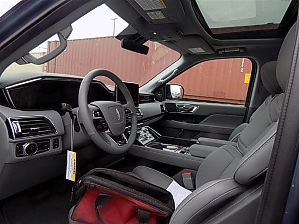 林肯领航员销售电话:13389982878刘经理 3338c3a24ccf6f09.jpg