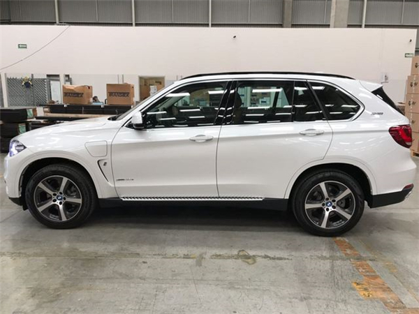 宝马X5油电混合版 销售电话：13389982878刘经理