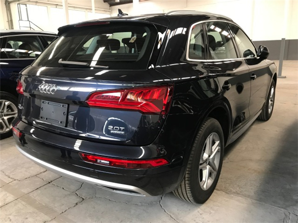 2018款进口奥迪Q5销售电话：13389982878刘经理