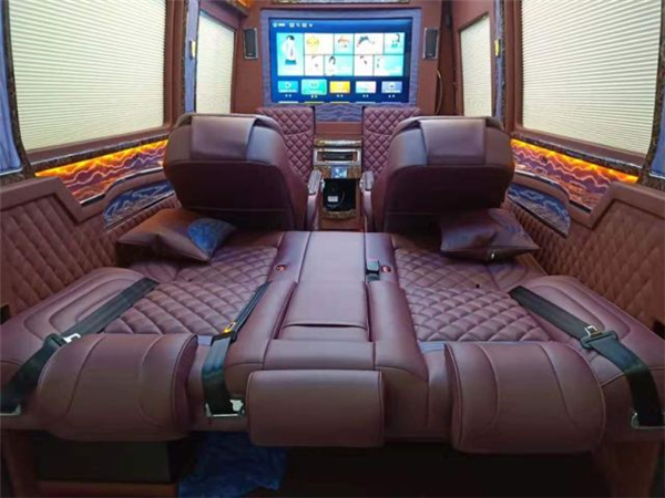 奔驰斯宾特商务房车销售电话：13389982878刘经理