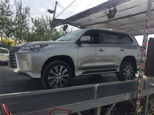 雷克萨斯LX570销售电话：13389982878刘经理