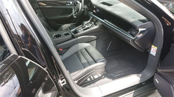 保时捷帕拉梅拉销售电话：13389982878刘经理