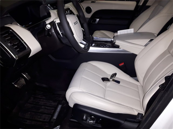 路虎揽胜运动销售热线:13389982878刘经理 39ec0314dc9e644a.jpg