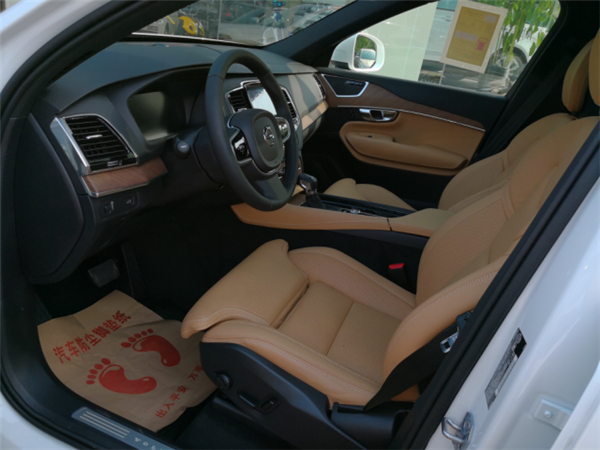 沃尔沃XC90销售电话：13389982878刘经理