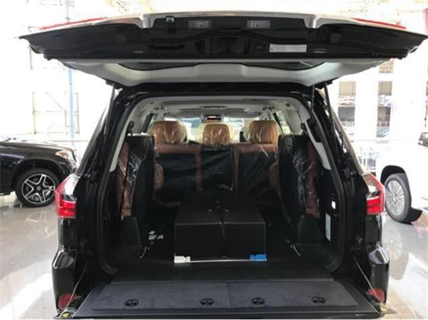 雷克萨斯LX570 7×24H销售热线：133-8998-2878刘经理（同微信）