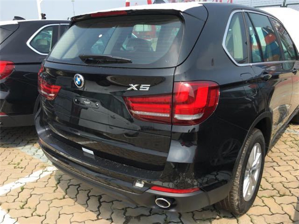 宝马X5柴油版销售电话：13389982878刘经理