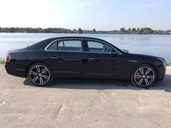 宾利飞驰销售电话：13389982878刘经理