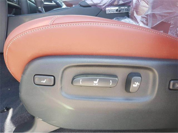 雷克萨斯LX570销售电话：13389982878刘经理