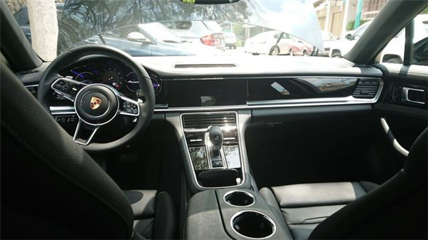 保时捷帕拉梅拉销售电话：13389982878刘经理